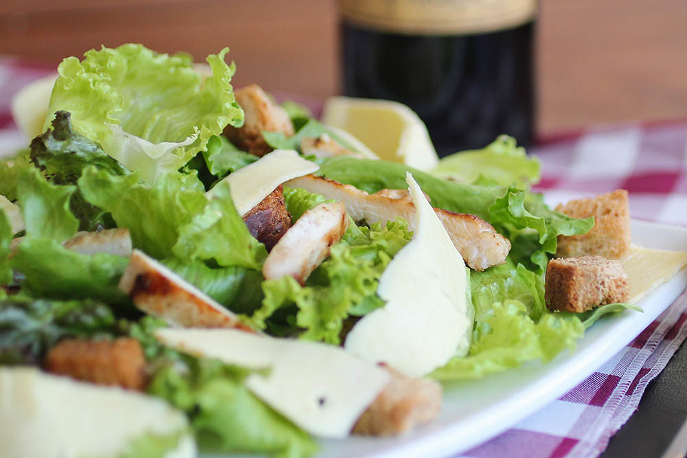 Picatostes con el pan duro del día anterior para echar en la ensalada